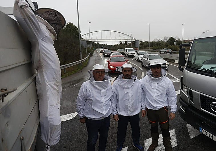 Un centenar de camiones de apicultores empiezan a bloquear Cáceres